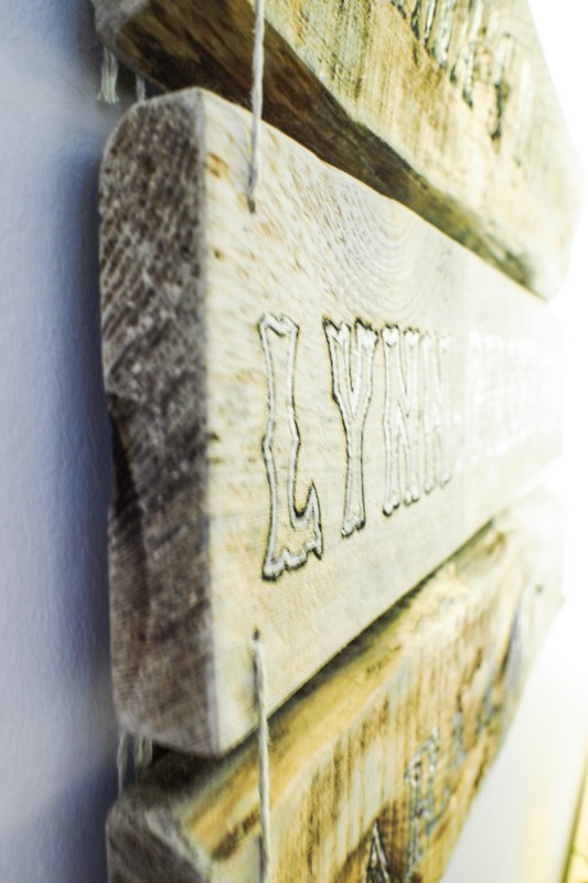 wooden-sign-wall-art-detail